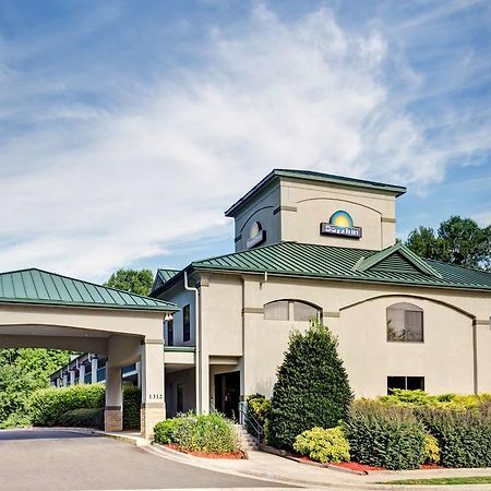 Days Inn - Chapel Hill Exterior photo