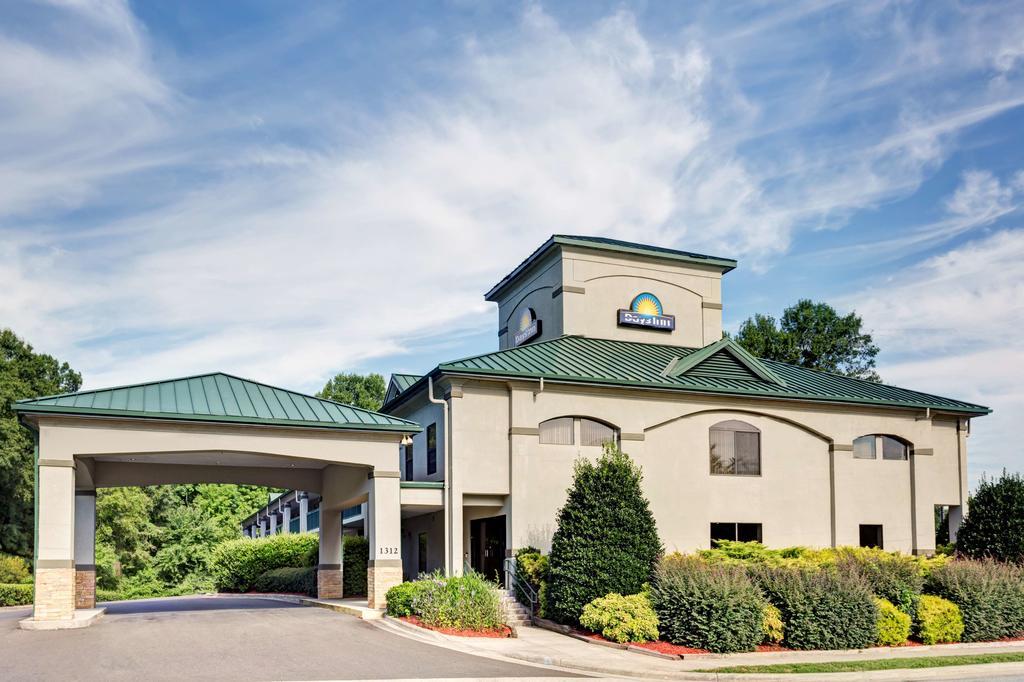 Days Inn - Chapel Hill Exterior photo